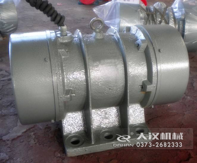 VB振動(dòng)電機(jī)是靠偏心塊的振動(dòng)而造成的，振動(dòng)源所以偏心塊的角度和大小是比較重要的。