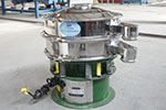600型三次元振動篩，產(chǎn)量可達(dá)500kg/h。